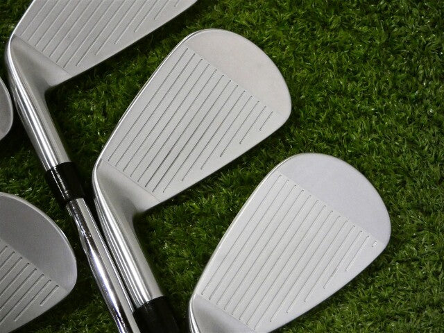 Titleist 2025 T250 Irons 6-P, 48* W Project X LZ 115 5.5 Regular Steel +1.5 Mint