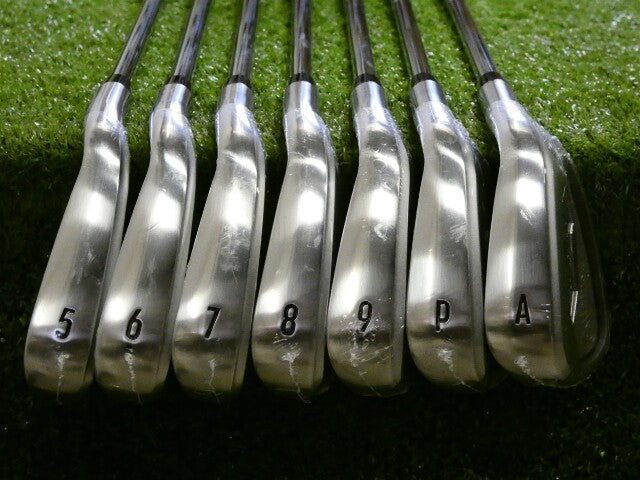 Callaway Quantum Max Irons 5-P &amp; A KBS Max 90 Stiff Steel New