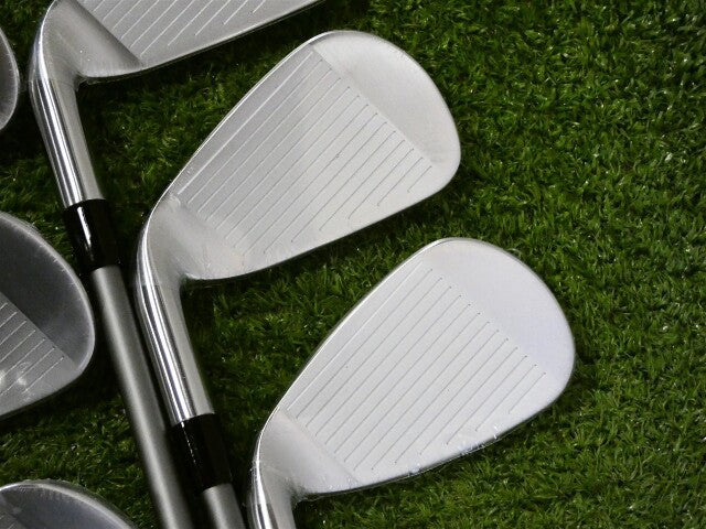 Callaway Quantum Max OS Irons 6-P &amp; A Denali Silver 60g 5.5 Regular Graphite New