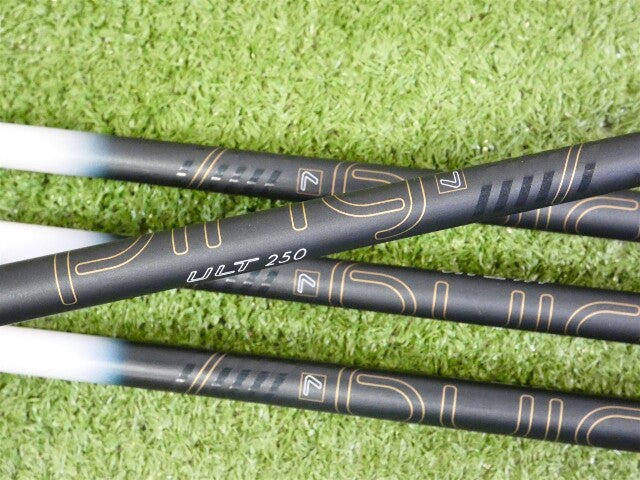 PING G Le3 Womens Irons 8-W &amp; S ULT250 Lite Ladies Graphite Black Dot Excellent
