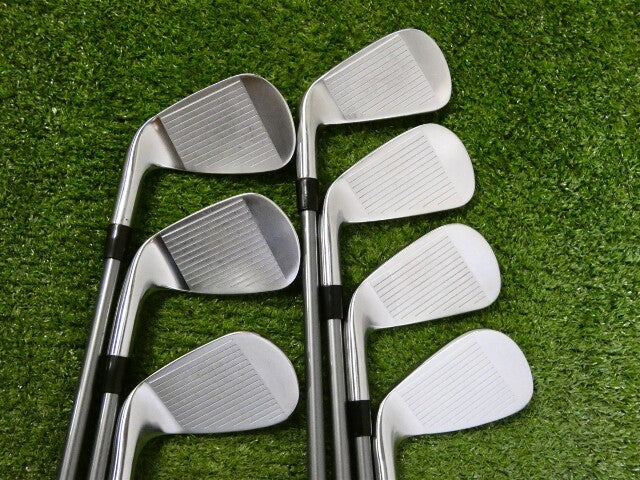 Callaway Quantum Max Irons 5-P &amp; A Denali Charcoal 75g 6.0 Stiff Graphite +.5"