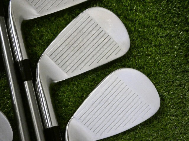 Callaway Quantum Max Irons 5-P &amp; A Denali Charcoal 75g 6.0 Stiff Graphite +.5"