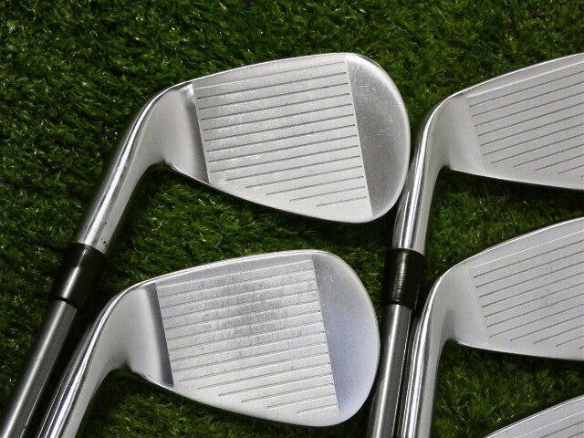 Callaway Quantum Max Irons 5-P &amp; A Denali Charcoal 75g 6.0 Stiff Graphite +.5"