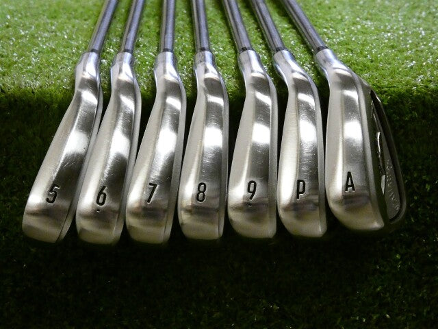 Callaway Quantum Max Irons 5-P &amp; A Denali Charcoal 75g 6.0 Stiff Graphite +.5"