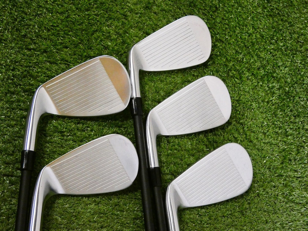 Callaway Quantum Max Fast Irons 7-P &amp; A Vanquish 50 R2 Senior Graphite Mint