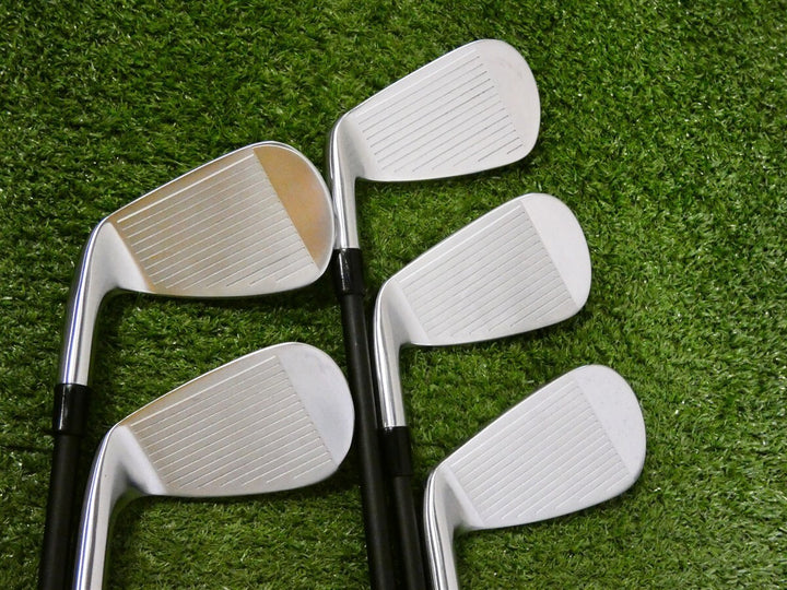 Callaway Quantum Max Fast Irons 7-P &amp; A Vanquish 50 R2 Senior Graphite Mint