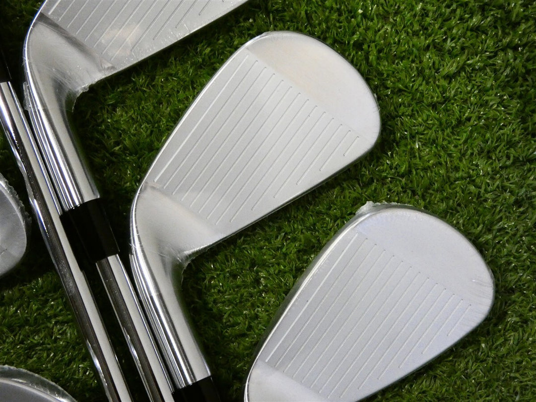 Callaway Quantum Max Irons 5-P &amp; A KBS Max 90 Regular Steel New
