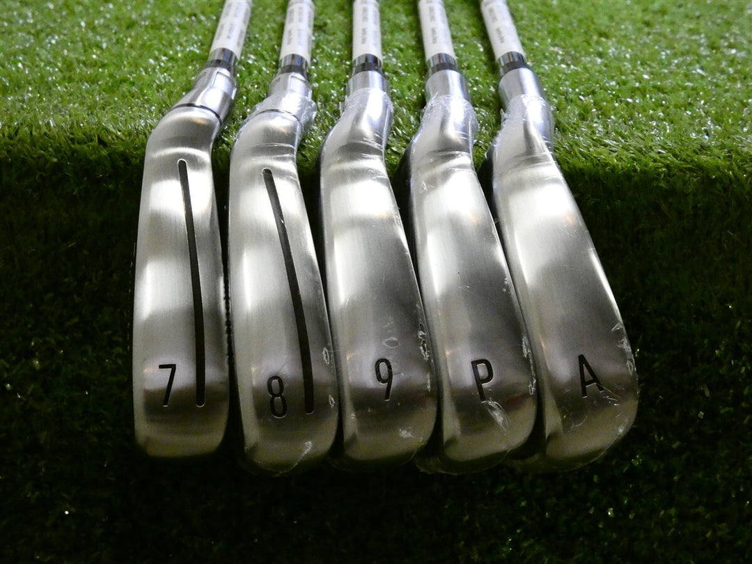 TaylorMade Qi Max Left Hand Irons 7-P, A KBS Max MT 85 Regular Steel Mid +1" New