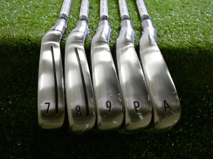 TaylorMade Qi Max Left Hand Irons 7-P, A KBS Max MT 85 Regular Steel Mid +1" New